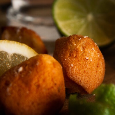 C'est une photo de madeleine au citron