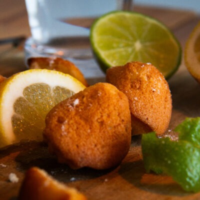C'est une photo de madeleine au citron